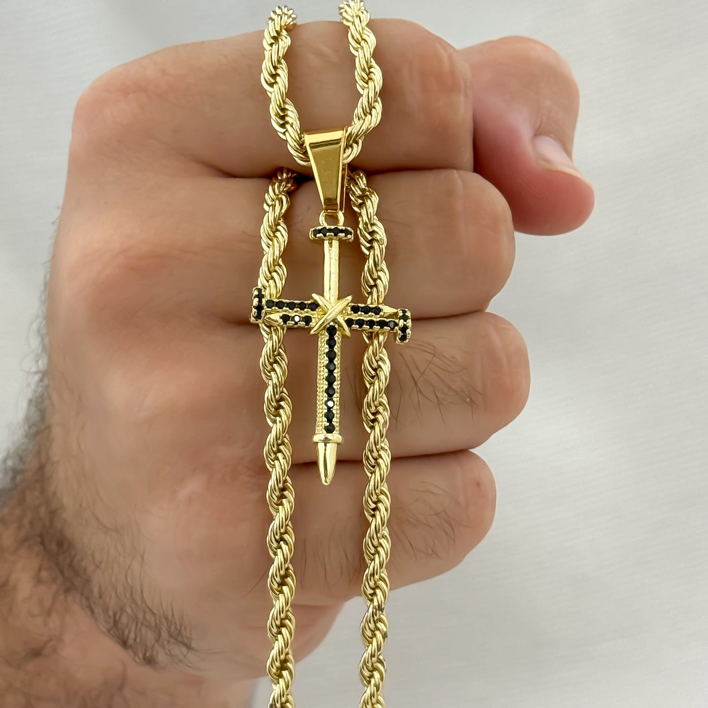 Cadena Tejido Lazo Grueso Hombre 60cm -5mm de Grosor + Cruz Clavo Circones Negros en Oro Laminado 18k con Garantia de por vida