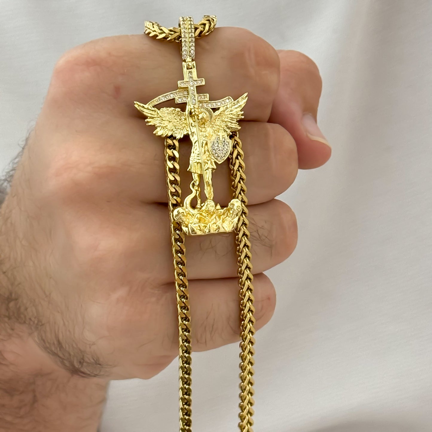 Cadena hombre Tejido Barbado 60cm-4mm + Dije San Miguel Arcangel con Micro Circones en Oro Laminado 18k con Garantia de por vida