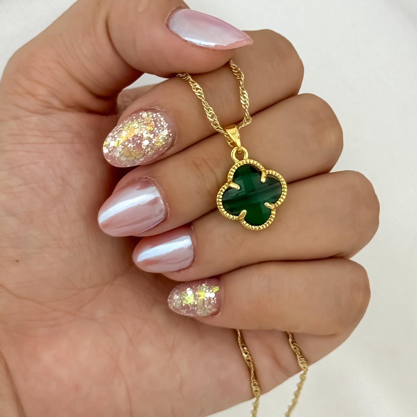 Cadena Tejido Singapur de Dama 45cm + Dije Trebol Verde Esmeralda en Oro Laminado 18k con Garantia de por vida