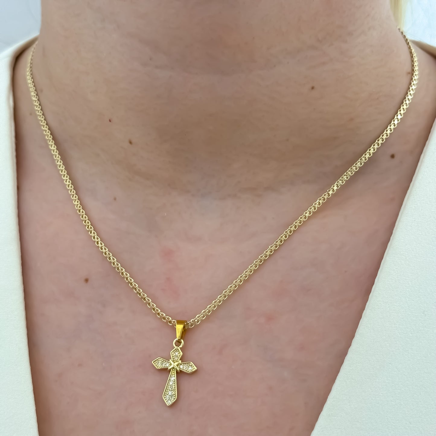 Cadena Tejido Chino de Dama de 45cm de 3mm de Grosor + Dije de Cruz Trebol mediano con micro circones en oro laminado 18k con Garantia de por vida