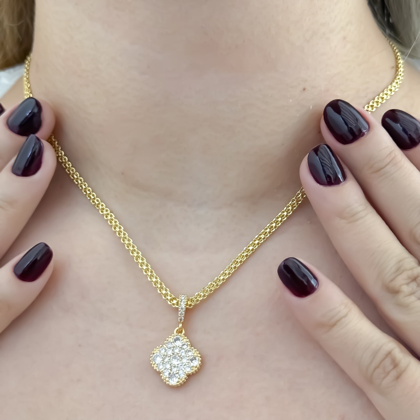 Cadena Tejido Chino de Dama de 45cm + Dije de Trebol de micro circones de buena suerte en oro Laminado 18k con garantia de por vida