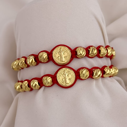 Promoción de 2 Pulseras Para Parejas de San Benito Protección en Hilo Rojo en Balin Italiano de 5mm en Oro Laminado 18k con Garantia de por vida