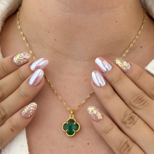 Cadena Tejido Singapur de Dama 45cm + Dije Trebol Verde Esmeralda en Oro Laminado 18k con Garantia de por vida