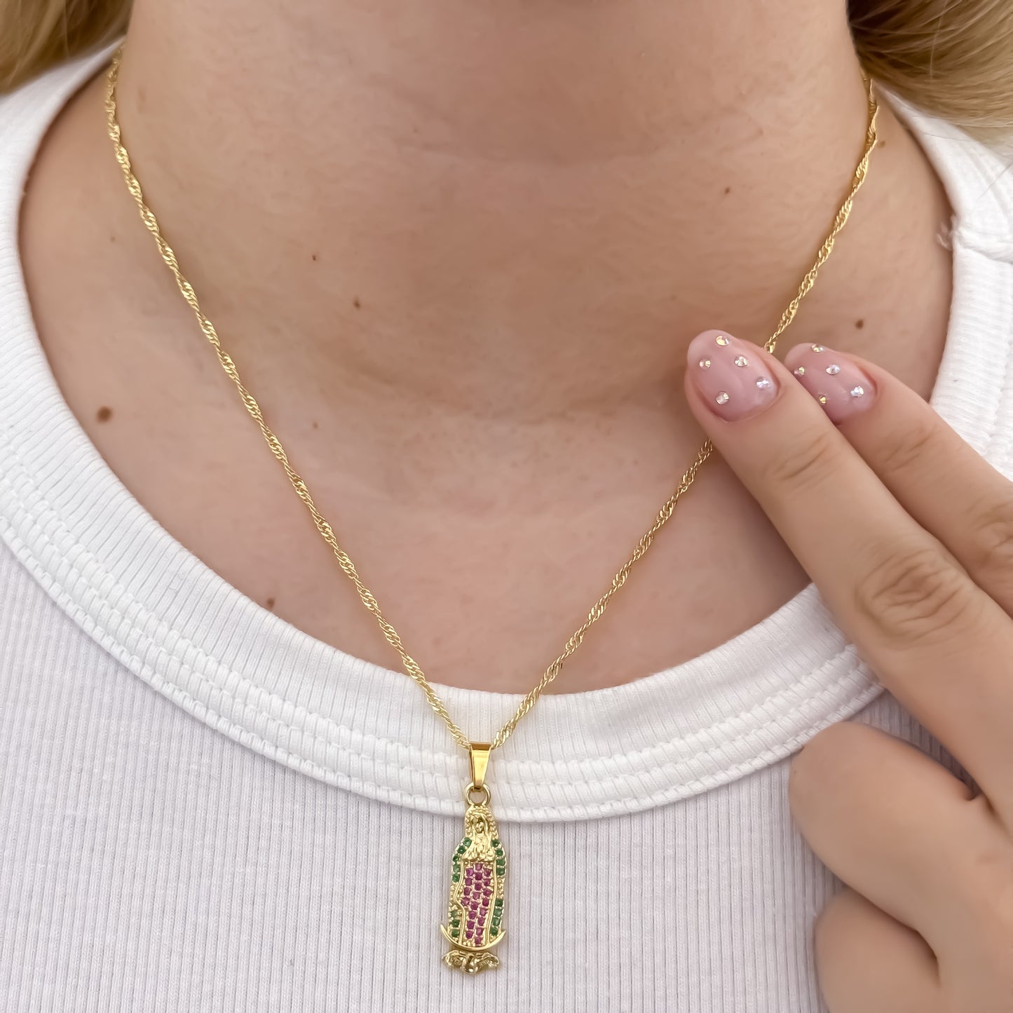 Cadena tejido Singapur de 45cm de 2mm de Grosor + Virgen Guadalupe de colores en Oro Laminado 18k con Garantia de por vida
