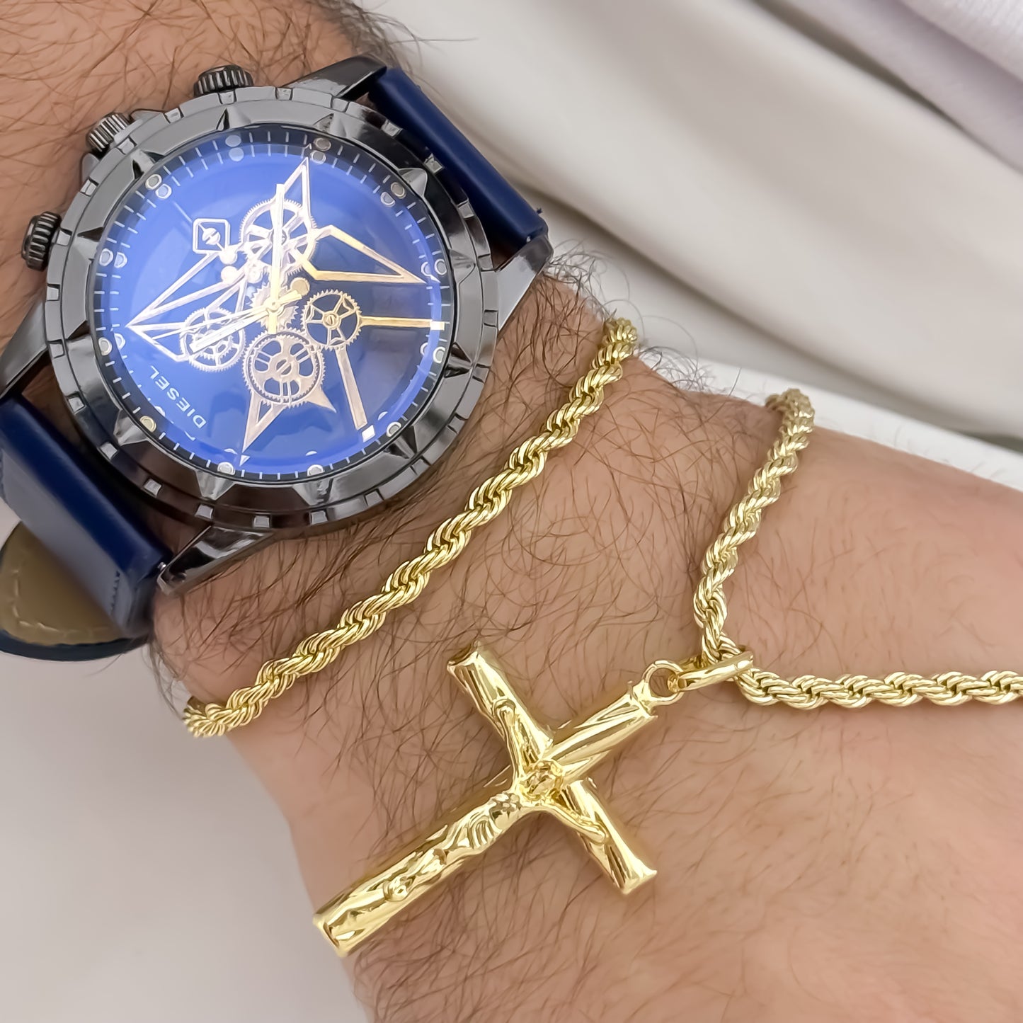 Juego de Cadena Lazo Grueso de Hombre de 60cm - 5mm de Grosor + Cruz Cristo Madero + Pulsera Lazo Gruesa de 20cm en Oro Laminado 18k con garantia de por vida + Reloj Diesel Original Garantizado