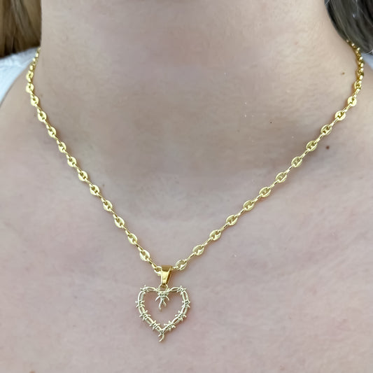 Cadena Tejido Gucci de Dama de 45cm de 3mm de Grosor + Dije de Corazon de Karol G en Oro Laminado 18k con Garantia de por vida
